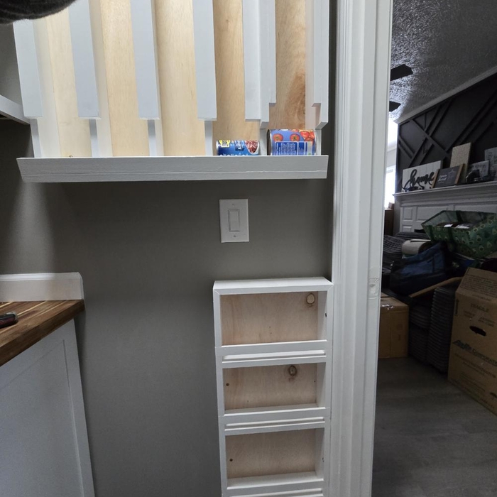 Kitchen pantry closet