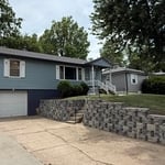 Hardscape-retaining wall