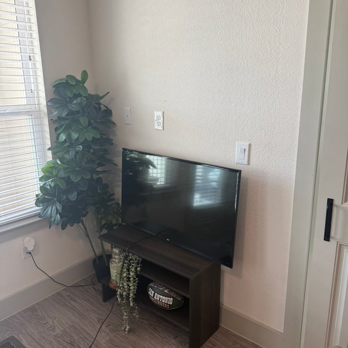 Tv wall mount