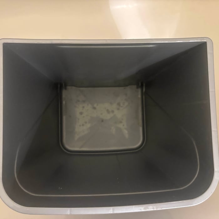 Trash can clean