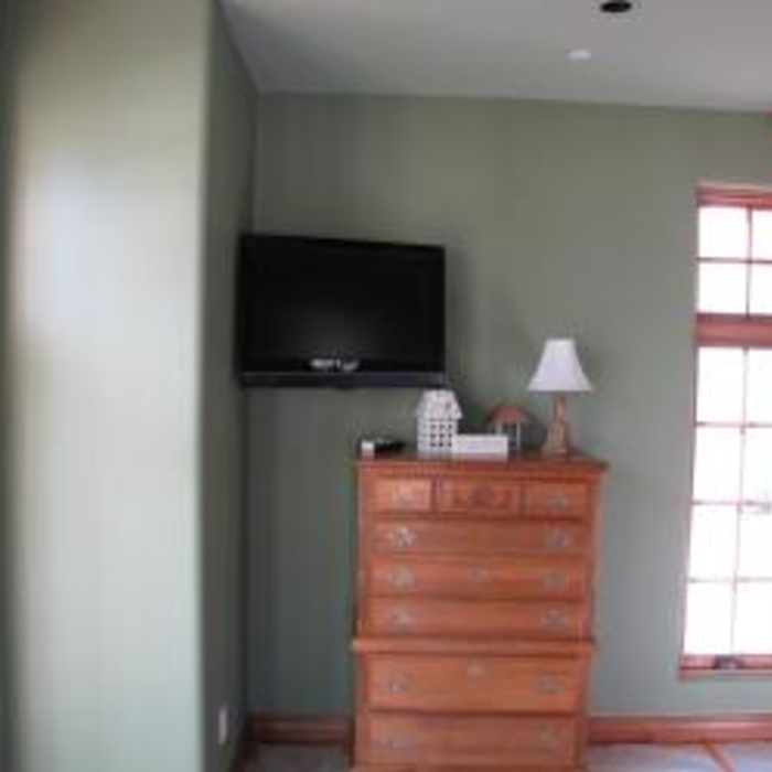 Corner TV installation