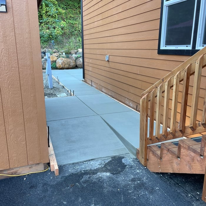 FRONT WALKWAY