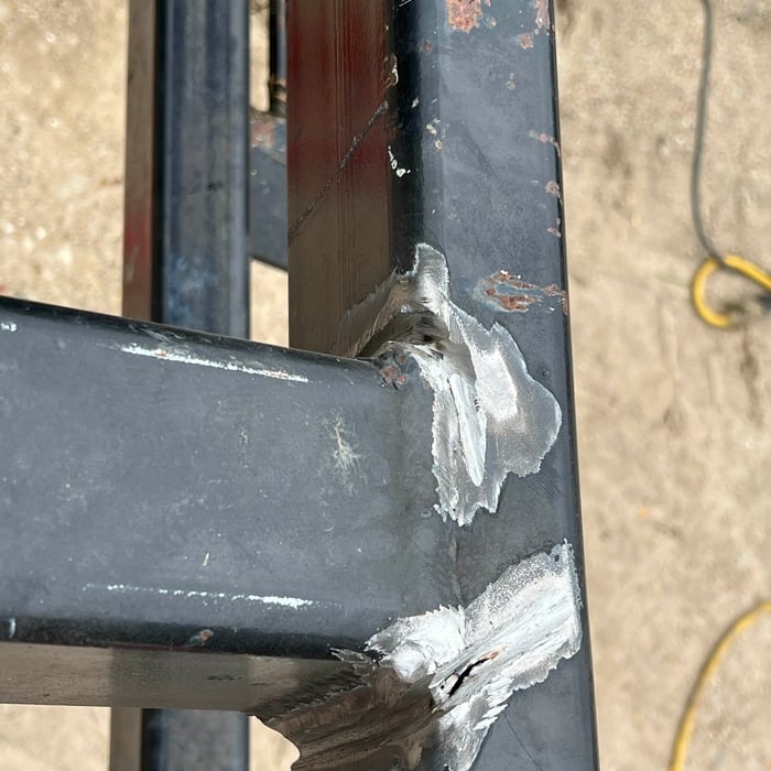 Tree trimmer Cracks