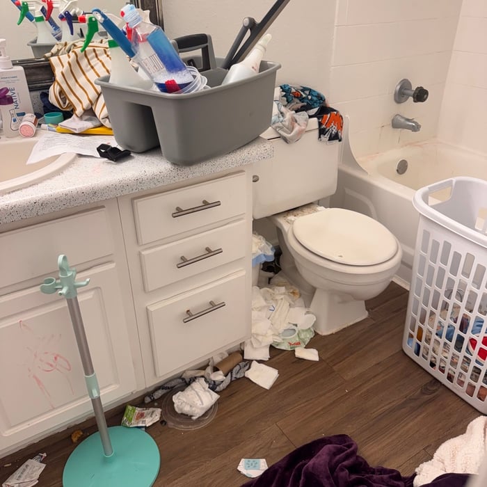 Full bathroom clean