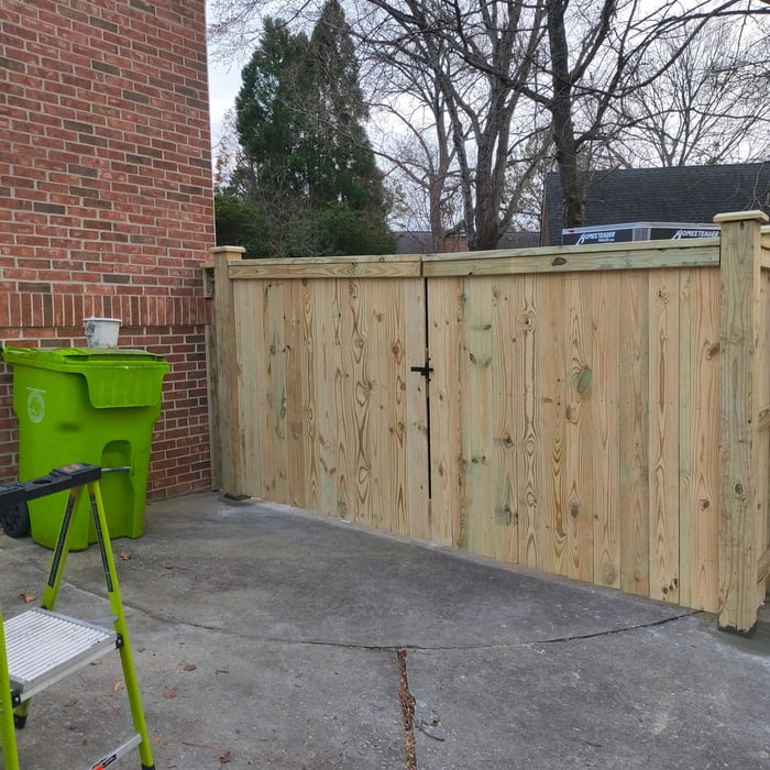 Privacy fence install