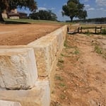 Landscape retaining wall