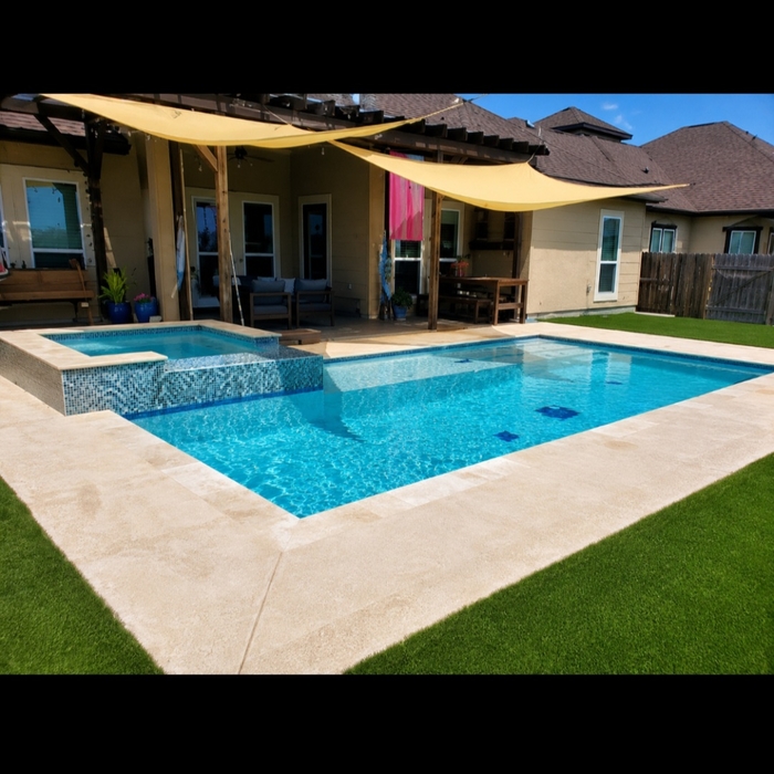 Custom Pools & Spas