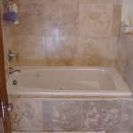 Travertine tile w/jetted