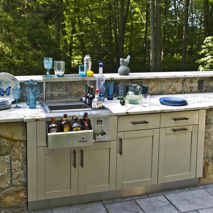 Outdoor Wet Bar with Champaign Cabinetry