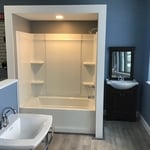 Showroom shower/tub stall