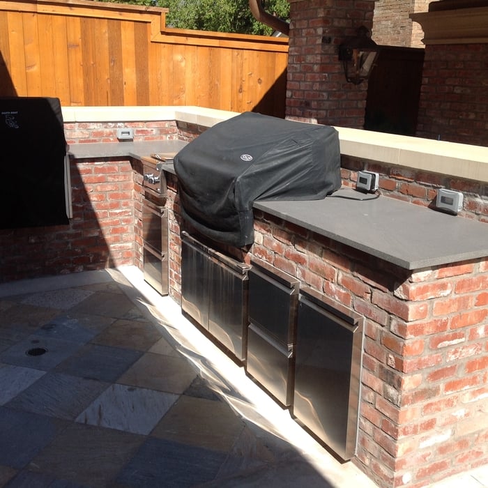 outdoor kitchen