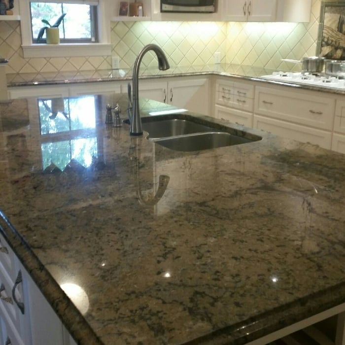 GRANITE COUNTERTOPS/ISLAND