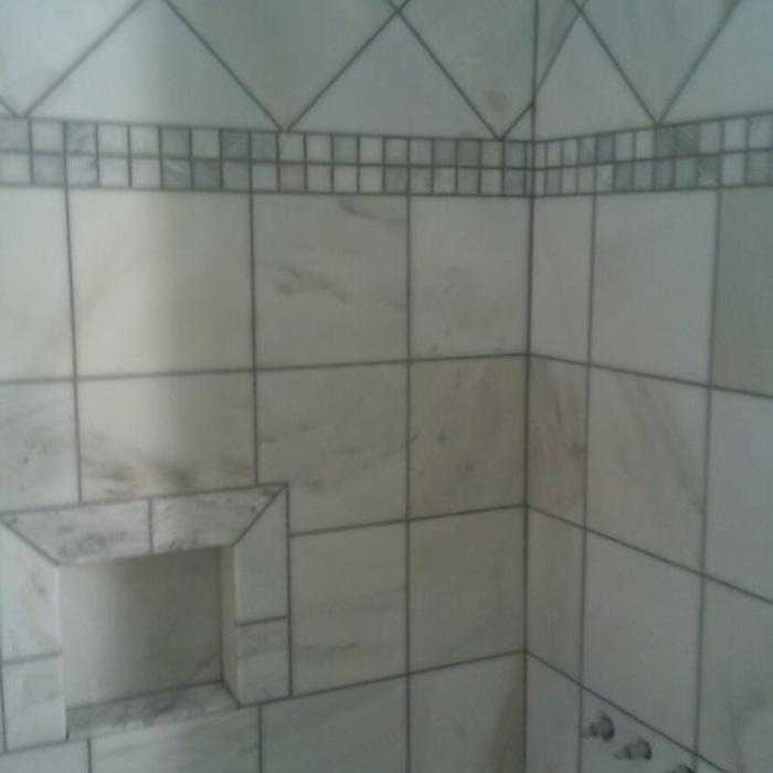 White marble Bathtub walls