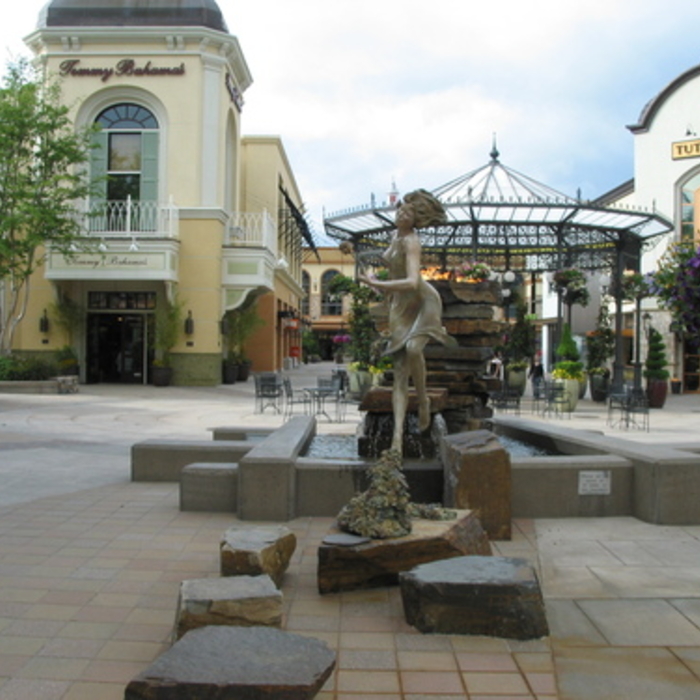 Another view of the awesome water feature
