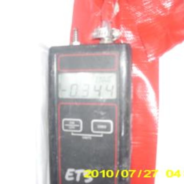 Manometer detecting Negative Air Pressure