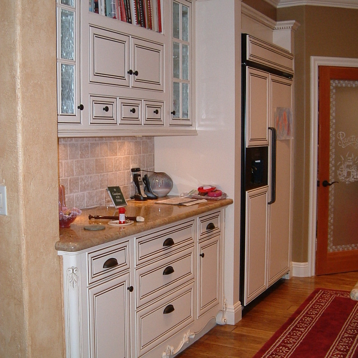 CUSTOM KITCHEN