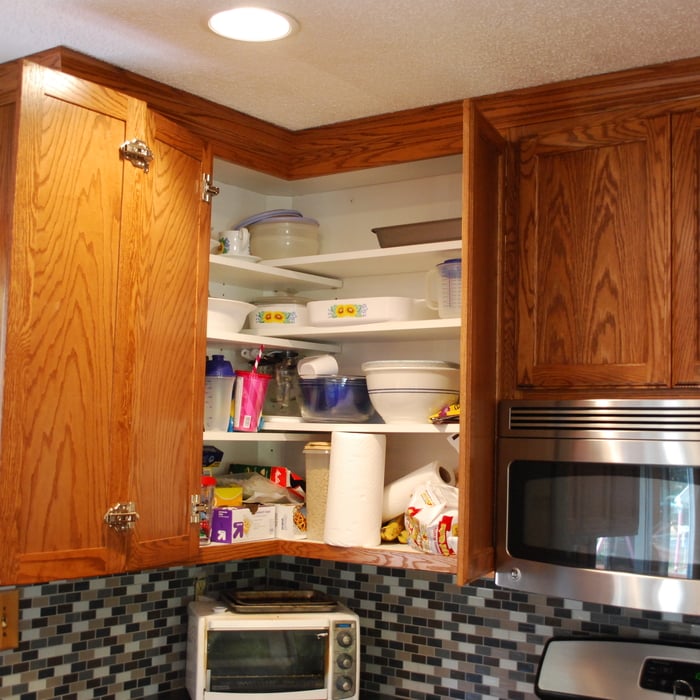 Oak kitchen with flat paneled doors.