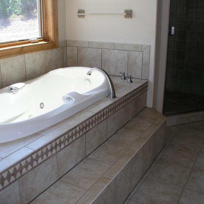 Master Bathtub/Shower