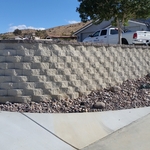 Jumbo gray retaining block with Charcoal color cap