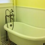 clawfoot tub