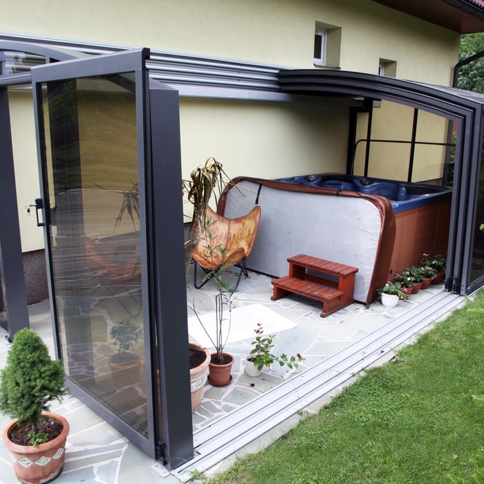 Retractable patio Enclosure