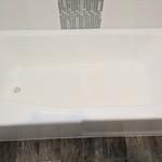 Porcelain bathtub Lakeside