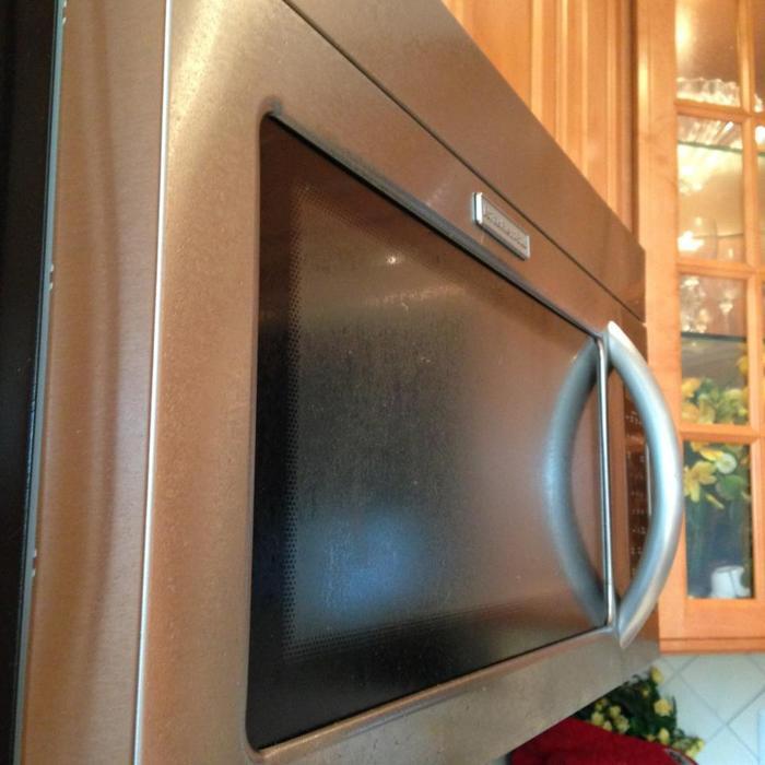 Greasy, grimey Microwave