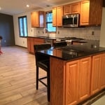 Eatin area overlooking livingroom