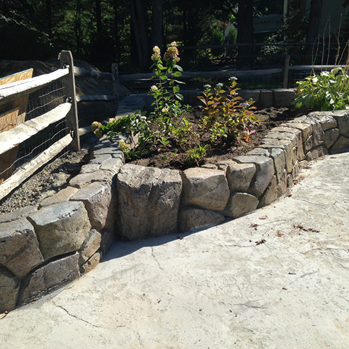 Retaining wall/bench/plantern
