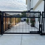 Single swing automatic gate