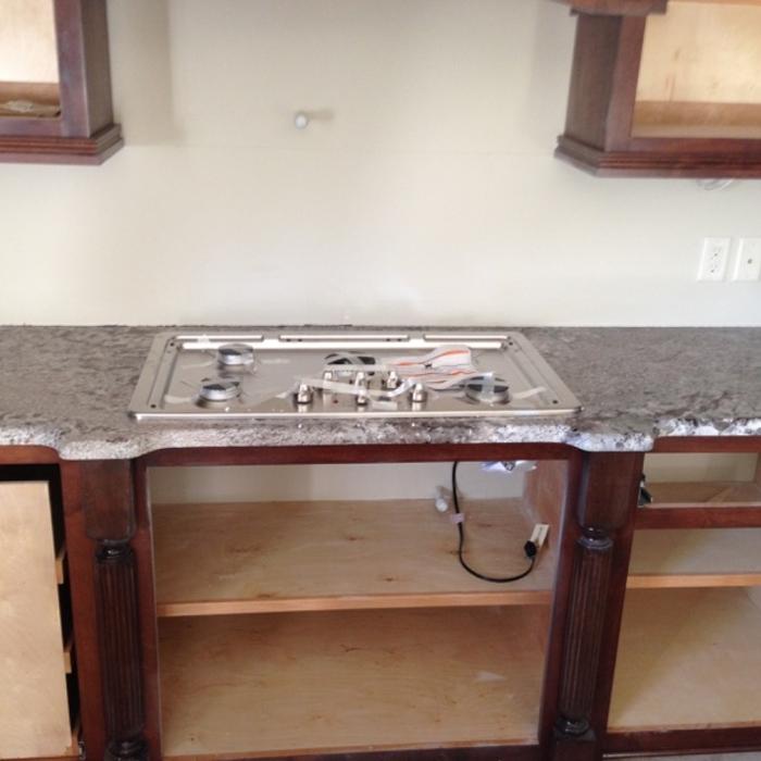 Stainless Range/Granite Countertop