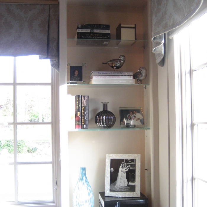 Master Bedroom Bookshelf Accessory Detail