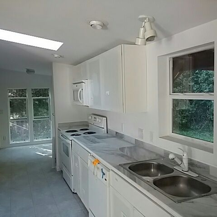 Rest of kitchen