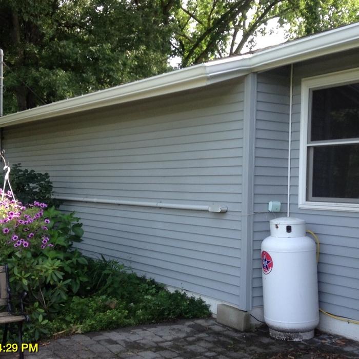 Standard seamless white k-style gutter