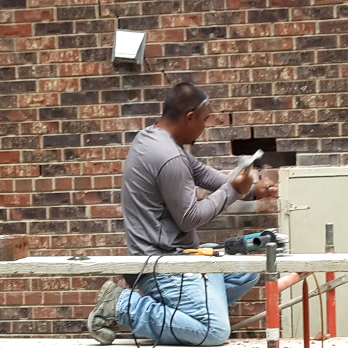 brick wall cracks starting repairs 1