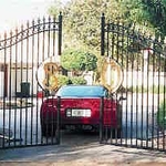 Aluminum Gating System with Pillars