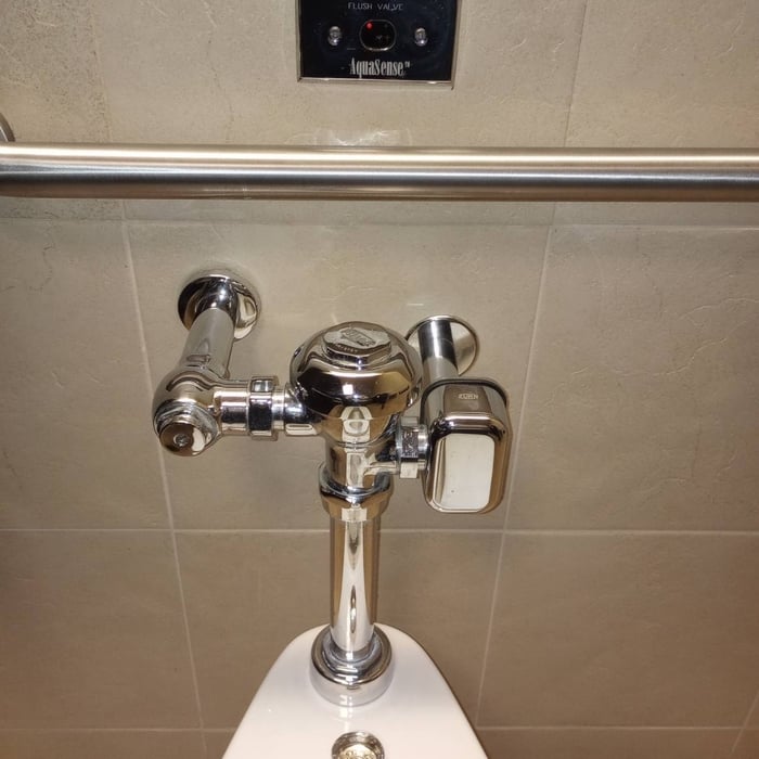 Commercial commode installation