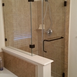 Frameless shower