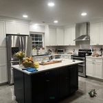 Can't go wrong with white cabinets!