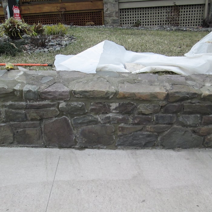 Retainer wall tuck point
