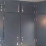 Is that spoons on them cabinets
