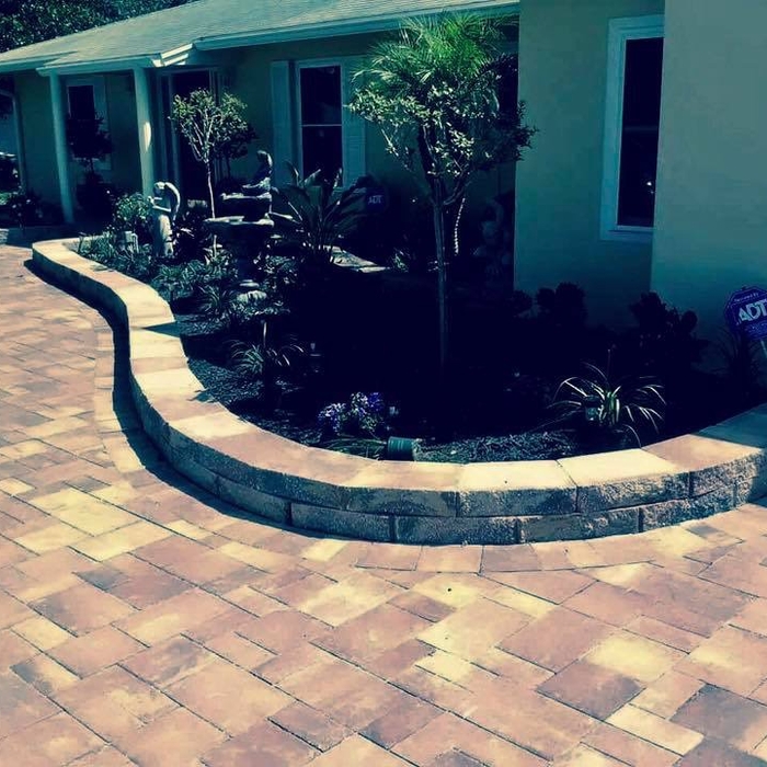 Retaining wall an sidewalk