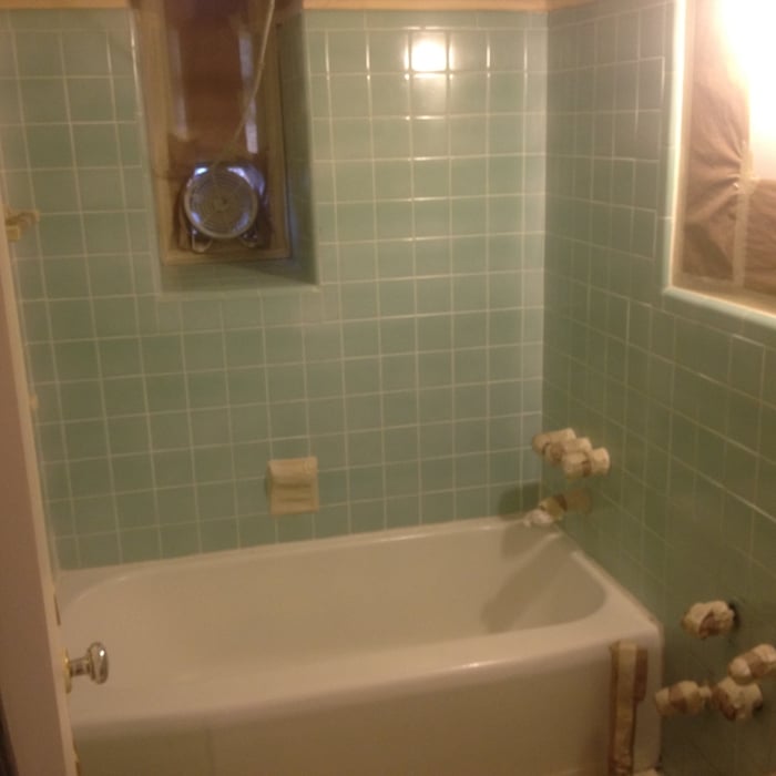 Tub and Tile Surround