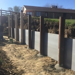 Metal retaining wall