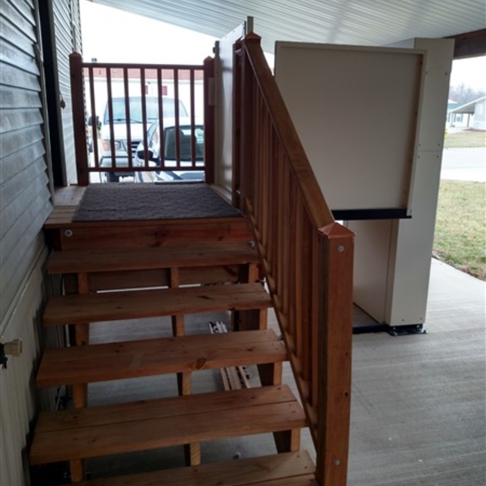 Wheelchair lift with new stairs