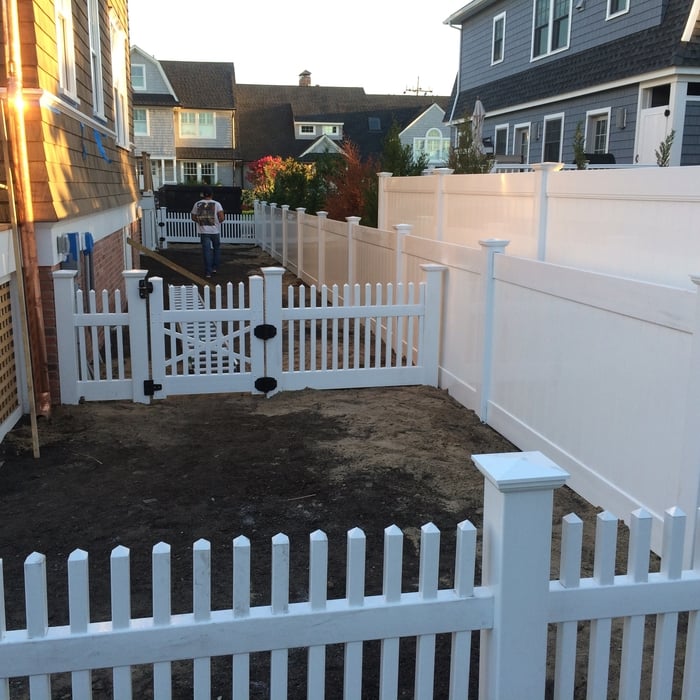 Picket fence gate
