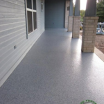 Porch in white and grey chip