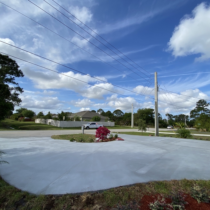 CIRCULAR COLORED CONCRETE