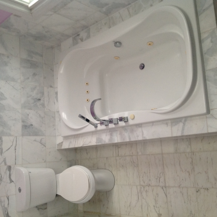 Walk in tub