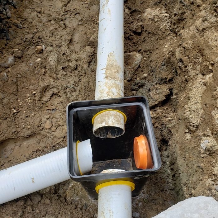 Distribution box for leach fields